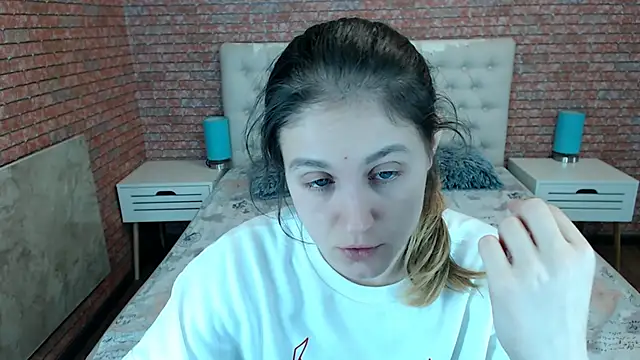 Holliy Cooper online show from November 29, 9:34 am