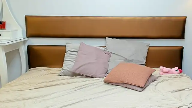 MissYvie online show from January 16, 11:37 am