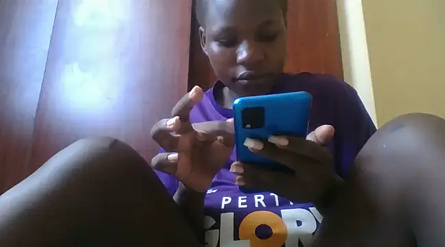 Snapshot of prettychic5 chatting on December 23, 9:05 am prettychic5 online show from December 23, 9:05 am