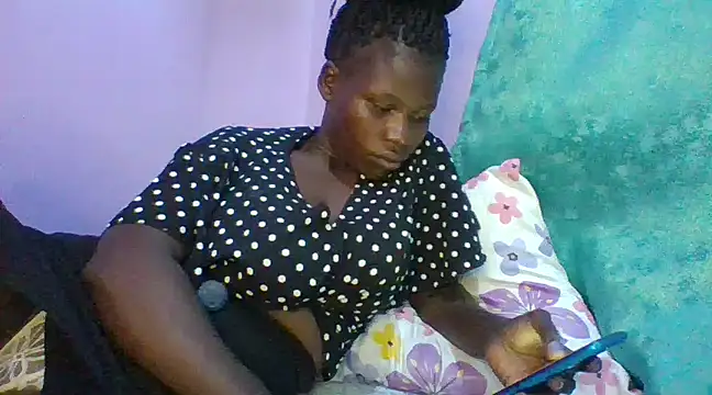 Snapshot of prettychic5 chatting on March 8, 11:27 am prettychic5 online show from March 8, 11:27 am