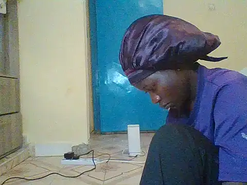 Snapshot of prettychic5 chatting on October 15, 7:19 am prettychic5 online show from October 15, 7:19 am