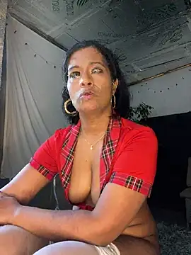 Snapshot of RoseMelanie chatting on February 19, 6:43 pm RoseMelanie online show from February 19, 6:43 pm