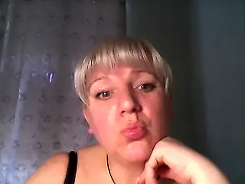 Snapshot of MeilomaWesa chatting on February 9, 10:20 am MeilomaWesa online show from February 9, 10:20 am