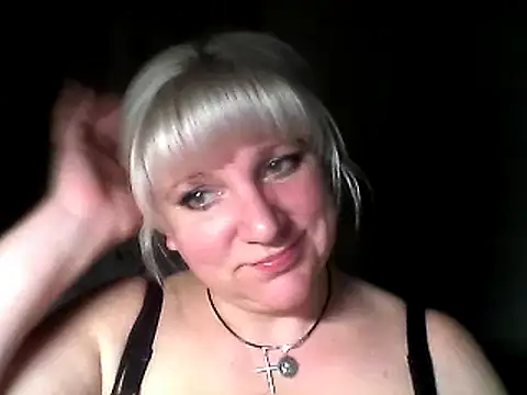 Snapshot of MeilomaWesa chatting on February 16, 6:43 pm MeilomaWesa online show from February 16, 6:43 pm