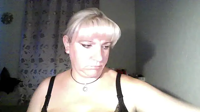 Snapshot of MeilomaWesa chatting on September 8, 3:33 pm MeilomaWesa online show from September 8, 3:33 pm