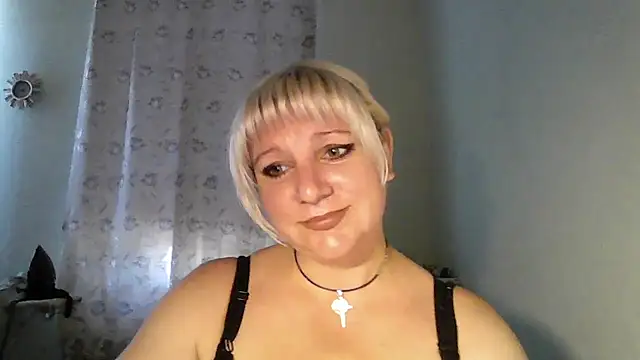 Snapshot of MeilomaWesa chatting on September 23, 6:38 am MeilomaWesa online show from September 23, 6:38 am