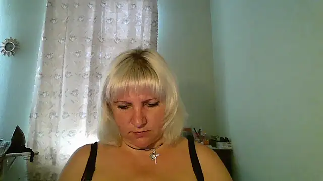 Snapshot of MeilomaWesa chatting on September 24, 1:47 pm MeilomaWesa online show from September 24, 1:47 pm