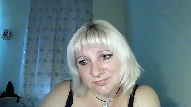 Snapshot of MeilomaWesa chatting on September 25, 1:15 pm MeilomaWesa online show from September 25, 1:15 pm