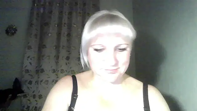 Snapshot of MeilomaWesa chatting on October 1, 5:19 pm MeilomaWesa online show from October 1, 5:19 pm