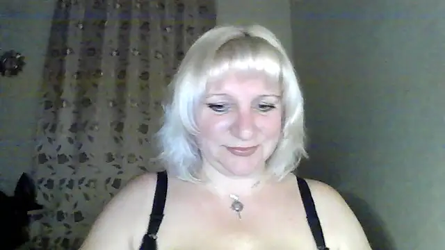 Snapshot of MeilomaWesa chatting on October 19, 9:15 pm MeilomaWesa online show from October 19, 9:15 pm