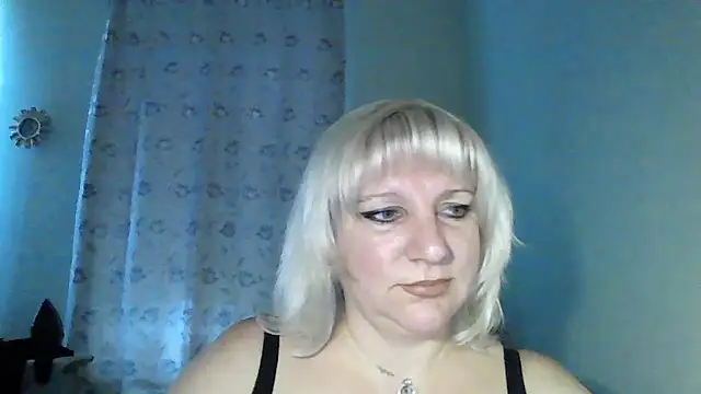 Snapshot of MeilomaWesa chatting on October 21, 7:53 am MeilomaWesa online show from October 21, 7:53 am