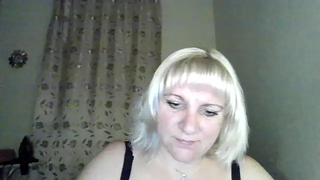 Snapshot of MeilomaWesa chatting on October 22, 9:14 pm MeilomaWesa online show from October 22, 9:14 pm