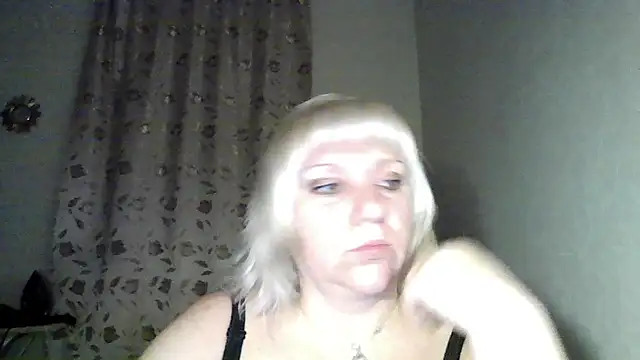 Snapshot of MeilomaWesa chatting on October 24, 9:33 pm MeilomaWesa online show from October 24, 9:33 pm