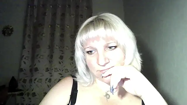 Snapshot of MeilomaWesa chatting on October 27, 2:54 pm MeilomaWesa online show from October 27, 2:54 pm