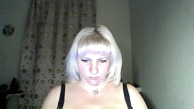 Snapshot of MeilomaWesa chatting on October 28, 2:31 pm MeilomaWesa online show from October 28, 2:31 pm