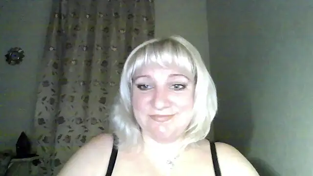 Snapshot of MeilomaWesa chatting on October 30, 9:15 pm MeilomaWesa online show from October 30, 9:15 pm