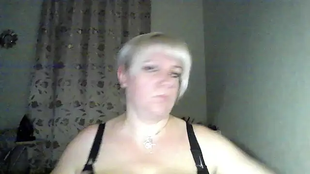 Snapshot of MeilomaWesa chatting on November 5, 2:17 pm MeilomaWesa online show from November 5, 2:17 pm