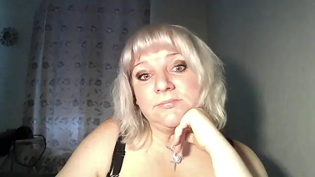 Snapshot of MeilomaWesa chatting on November 12, 7:20 am MeilomaWesa online show from November 12, 7:20 am