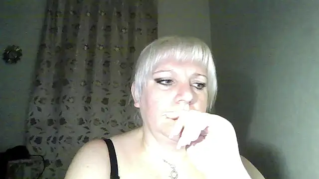 Snapshot of MeilomaWesa chatting on November 17, 2:01 pm MeilomaWesa online show from November 17, 2:01 pm