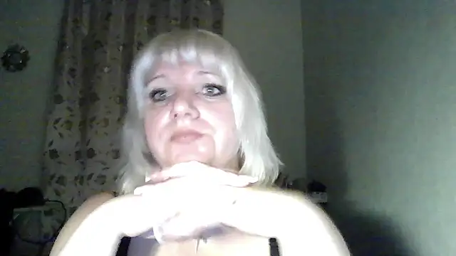 Snapshot of MeilomaWesa chatting on November 18, 6:34 pm MeilomaWesa online show from November 18, 6:34 pm