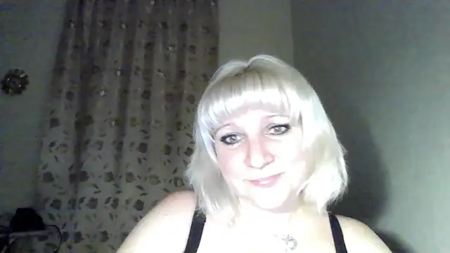 Snapshot of MeilomaWesa chatting on December 1, 6:35 pm MeilomaWesa online show from December 1, 6:35 pm