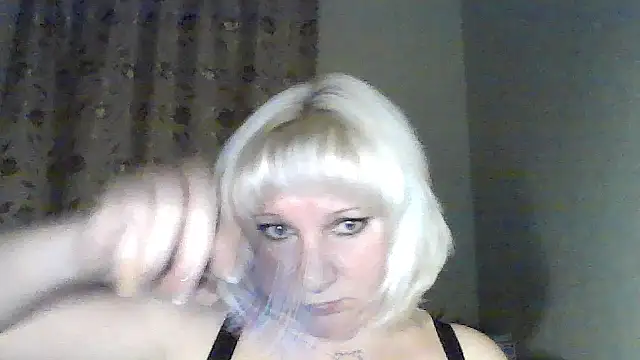 Snapshot of MeilomaWesa chatting on December 3, 7:12 pm MeilomaWesa online show from December 3, 7:12 pm