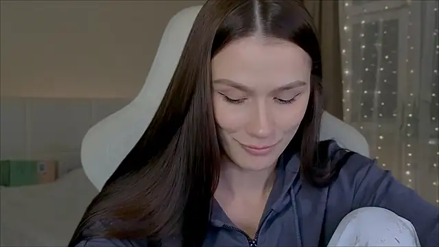 Madi soon online show from November 6, 4:30 pm