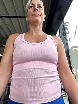 DarleenHot online show from May 6, 7:02 am