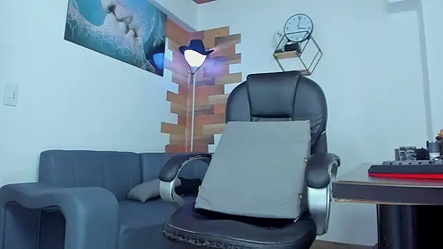 Snapshot of vincen_jose chatting on February 2, 1:02 am vincen jose online show from February 2, 1:02 am