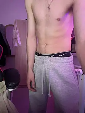 Snapshot of Using_Crew chatting on December 23, 5:00 pm Using Crew online show from December 23, 5:00 pm