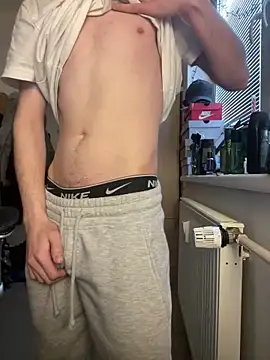 Snapshot of Using_Crew chatting on December 29, 11:40 am Using Crew online show from December 29, 11:40 am