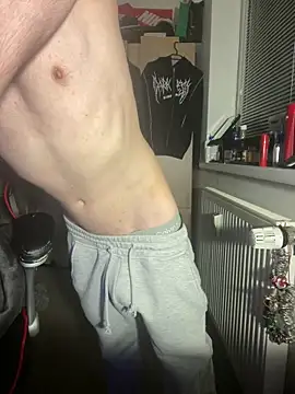 Snapshot of Using_Crew chatting on March 4, 9:32 pm Using Crew online show from March 4, 9:32 pm