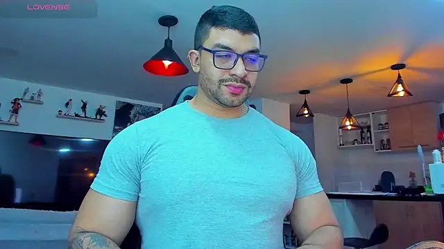 Snapshot of Michael_Diamond chatting on December 7, 3:25 am Michael Diamond online show from December 7, 3:25 am
