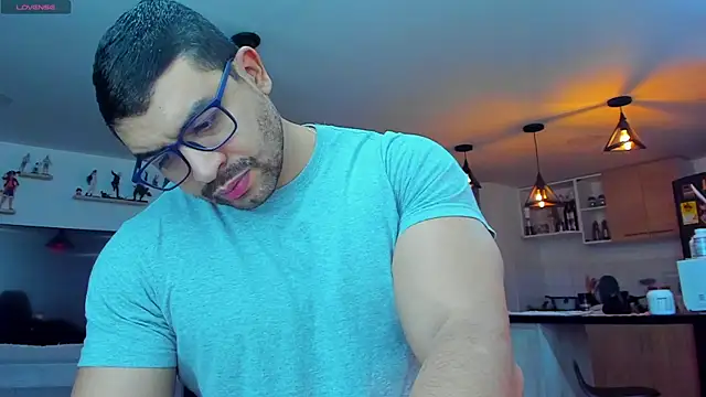 Snapshot of Michael_Diamond chatting on December 19, 2:12 am Michael Diamond online show from December 19, 2:12 am