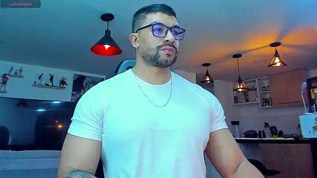 Snapshot of Michael_Diamond chatting on December 30, 1:15 am Michael Diamond online show from December 30, 1:15 am