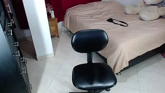 Tiffani Williams online show from January 29, 12:33 am