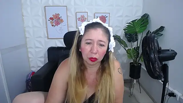 Valentinaa mature online show from March 23, 12:04 am