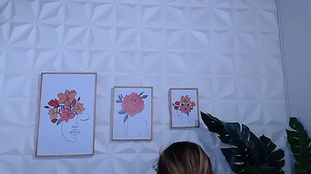 Valentinaa mature online show from March 2, 8:37 pm