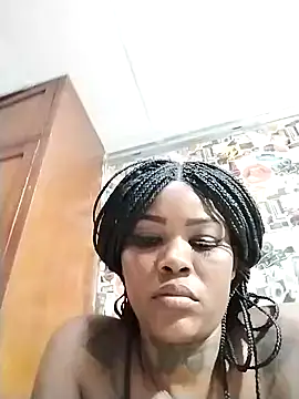 Snapshot of Alissamore3 chatting on February 6, 2:33 am Alissamore3 online show from February 6, 2:33 am