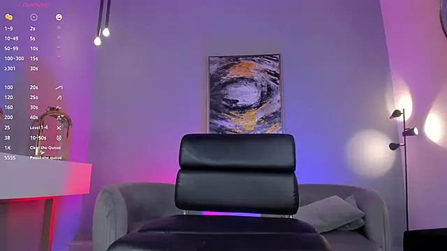 Snapshot of LizzHamilton__ chatting on January 7, 1:06 am LizzHamilton online show from January 7, 1:06 am