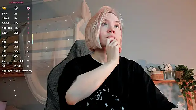 ReiYosimoto online show from November 11, 4:18 pm