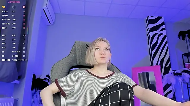 ReiYosimoto online show from February 20, 4:40 pm