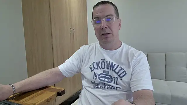 BrettJ81 online show from December 17, 1:17 pm