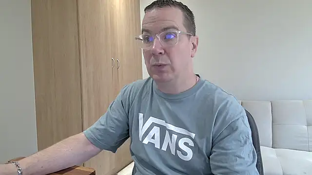 BrettJ81 online show from December 22, 7:49 am