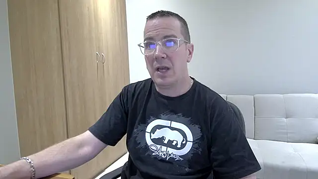 BrettJ81 online show from March 18, 2:31 pm