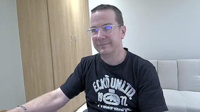 BrettJ81 online show from April 9, 2:11 pm