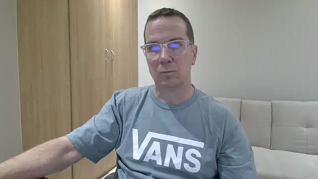 BrettJ81 online show from April 21, 3:07 pm