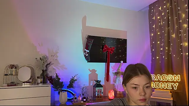 Aliceimhorny online show from December 3, 8:49 am