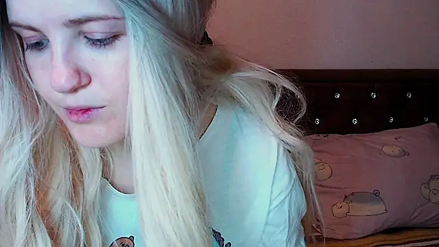 Snapshot of Sara4uu chatting on October 3, 10:29 pm Sara4uu online show from October 3, 10:29 pm