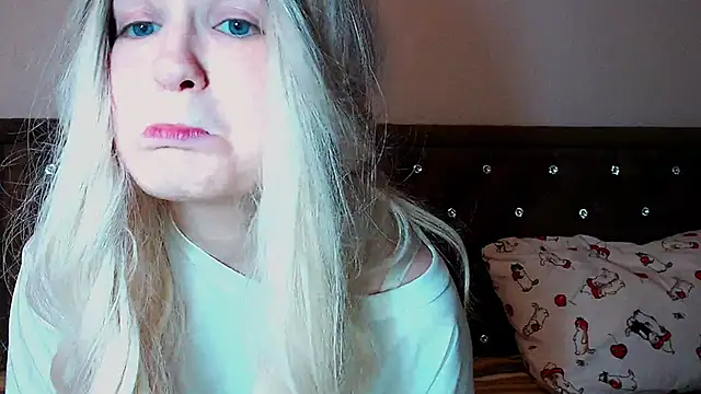 Snapshot of Sara4uu chatting on October 7, 12:08 am Sara4uu online show from October 7, 12:08 am